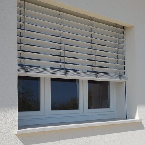 finestra con frangisole 2